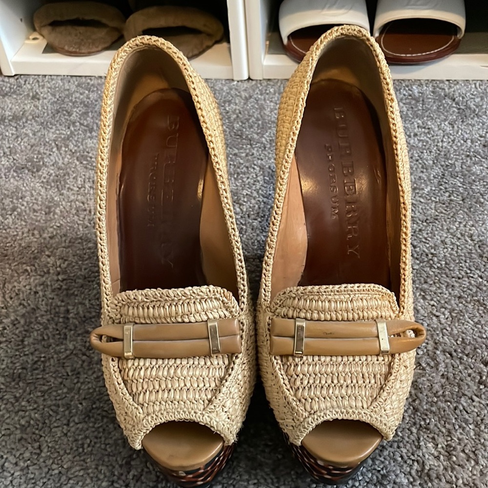 Burberry open toe wedges